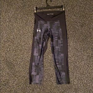 Black Capri Under Armour leggings!!